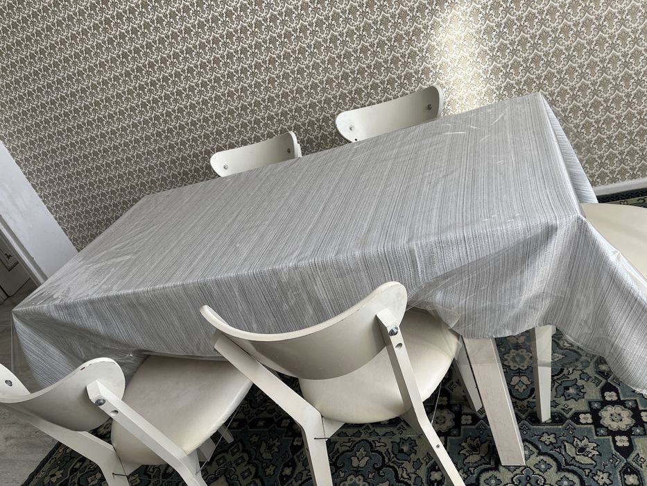 Продается стол со стульями