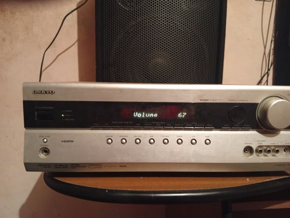 Vând stați și boxa