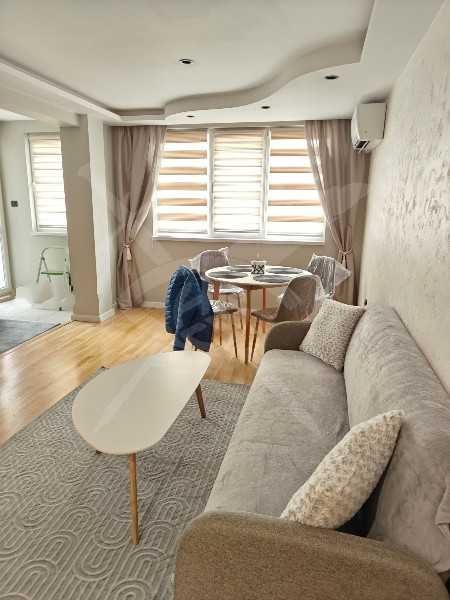 Тристаен - Център