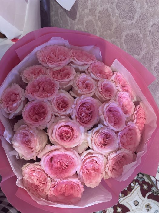 Свежые цветыы ночью подарилии