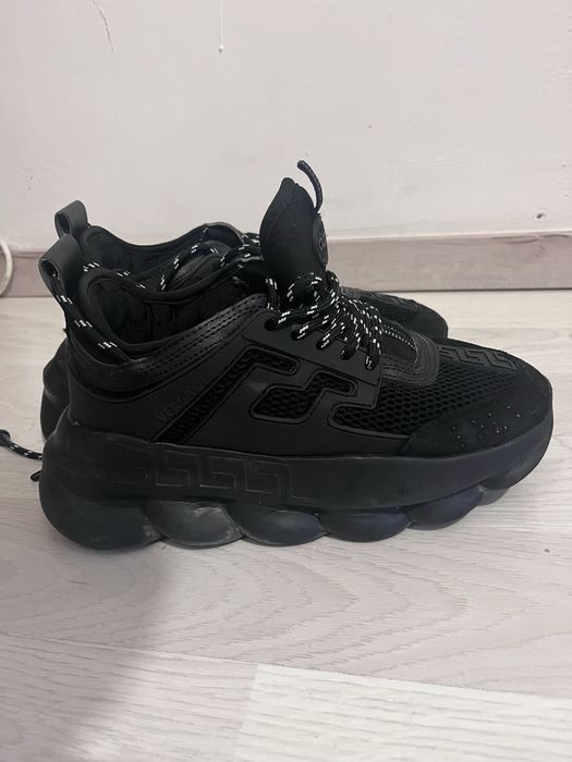 Versace chain reaction