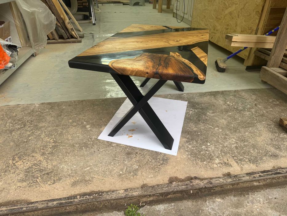 Маса с епоксидна смола