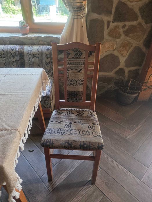 Столове и дивани