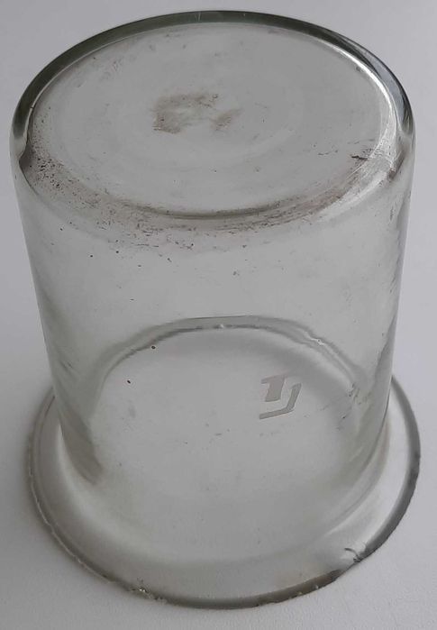 Стеклянная крышка от бутыля