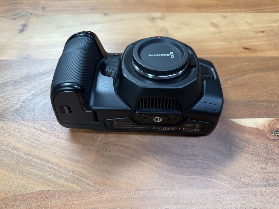 Vand / schimb Blackmagic Pocket Cinema Camera 4K – stare impecabila