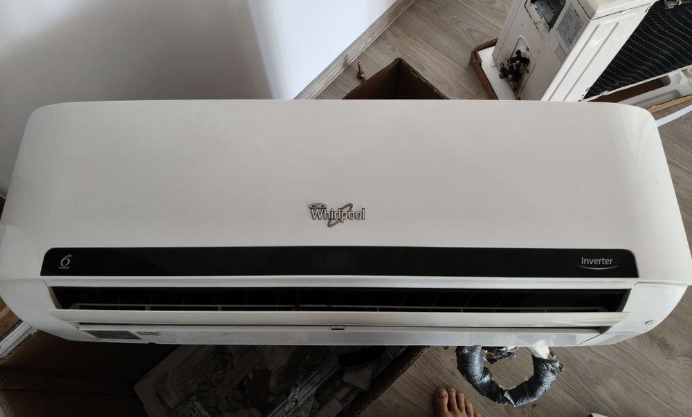 Vând aer condiționat Whirlpool