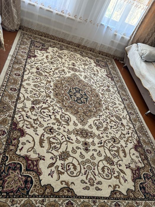 Ковер ,б/у по низкой цене