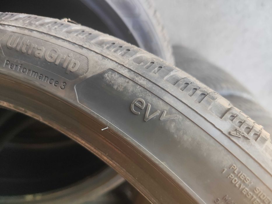 2бр.зимни гуми 265/35/22 Goodyear
