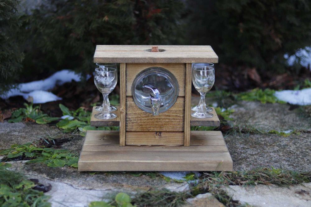 Ръчно изработени диспенсъри за алкохол