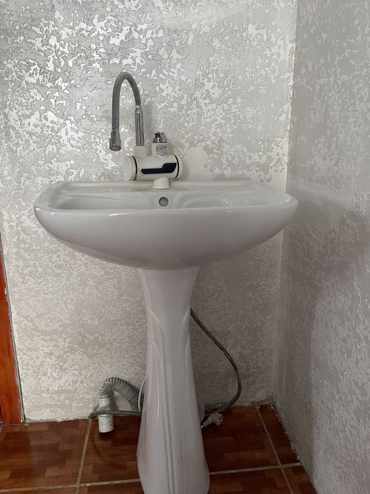 Раковина с водонагревателем