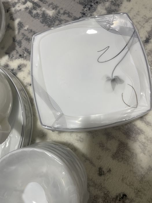 Продаеться посуда на 12 персон, 86 предметов, новая.