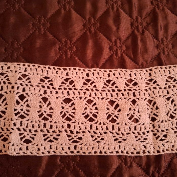 Подарявам дантела на една кука от едно време