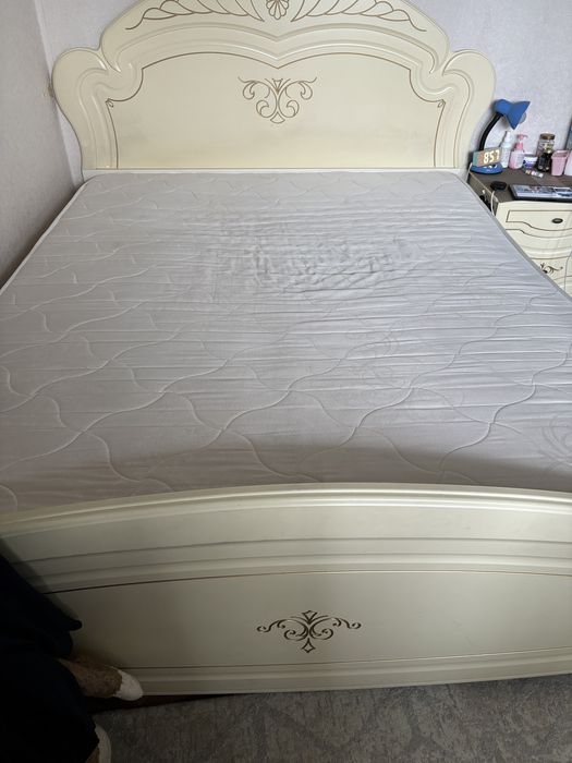 Продам спальный гарнитур