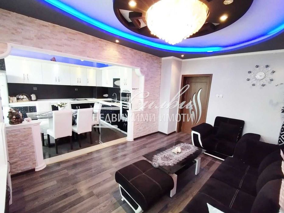 Продава се Тристаен апартамент в Шумен, Пазара - 90 кв.м за 2112 €/кв.м - Снимка #2