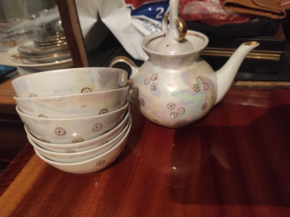 Чайник с пиалками