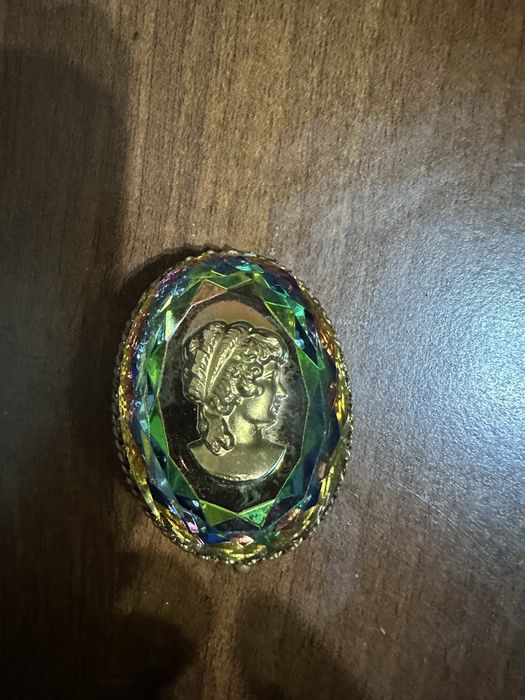 Продам брошь можно носить как кулон