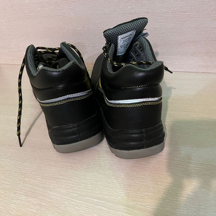 мъжки обувки нови