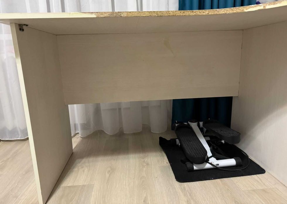 Продам письменный стол