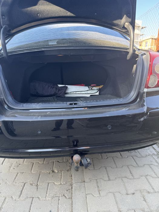 Toyota Avensis culoare neagra