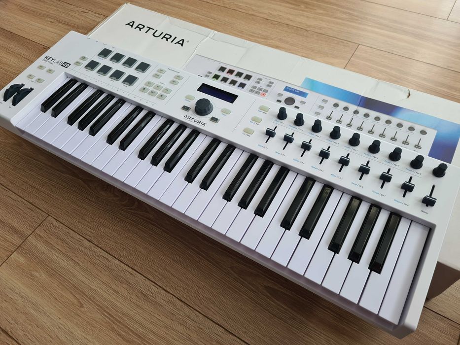Arturia KeyLab Essential 49 mk3 Миди клавиатура