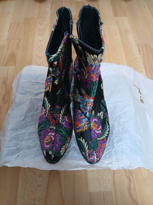 Botine cu broderie cusută manual ptr.damă