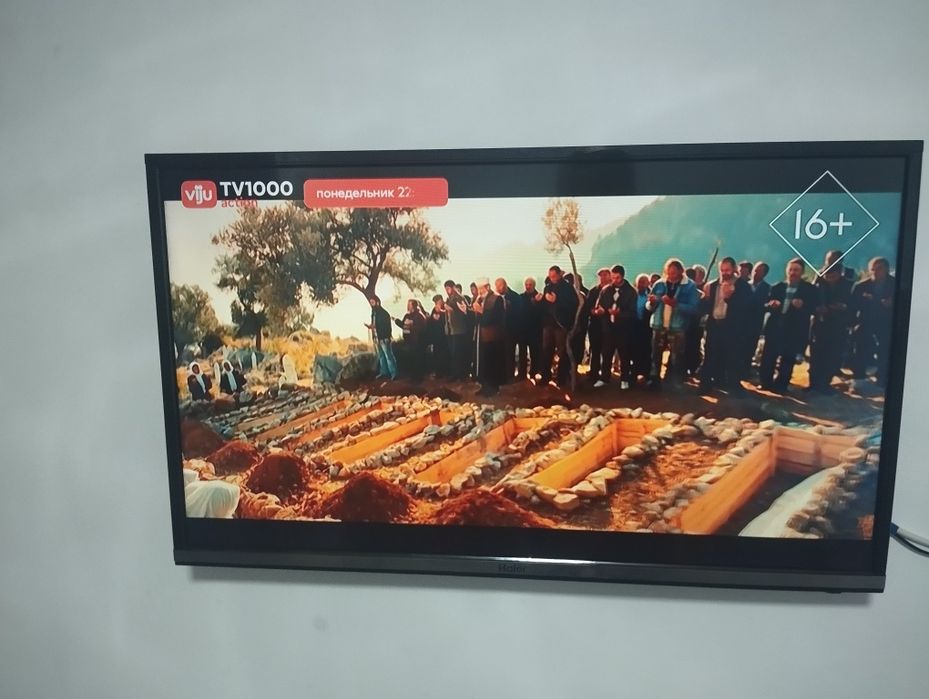 Продам Три  Смарт  телевизора  109 см