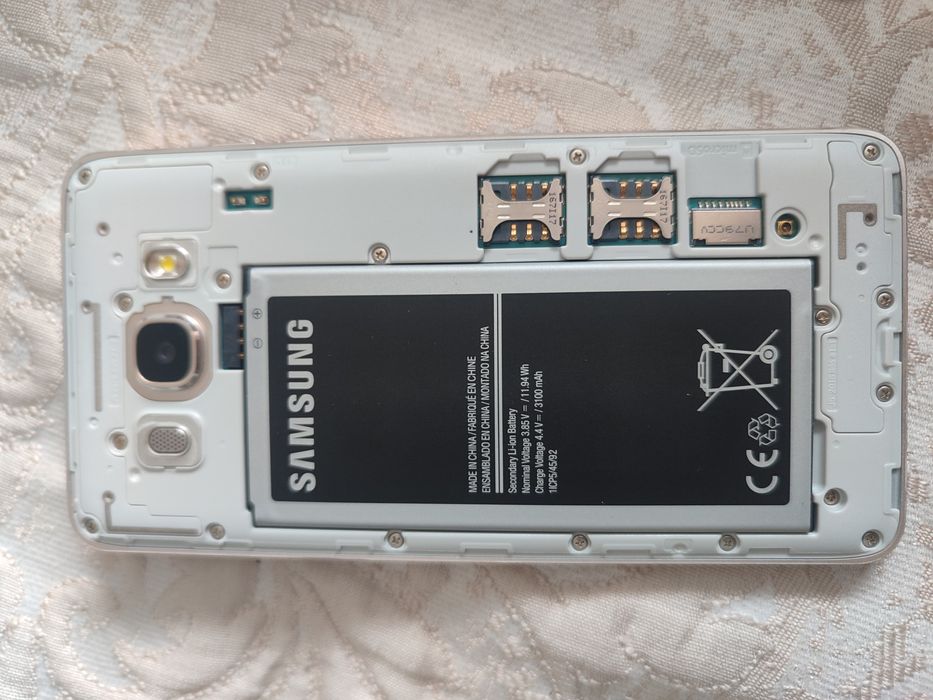 Продам сотовый телефон Samsung J5