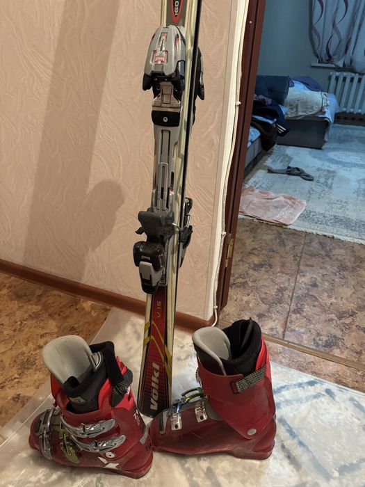 Лыжи 180 см бойга и размер 42 ботинка
