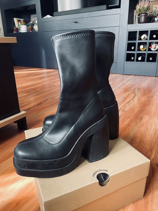 Боти на платформа Bershka