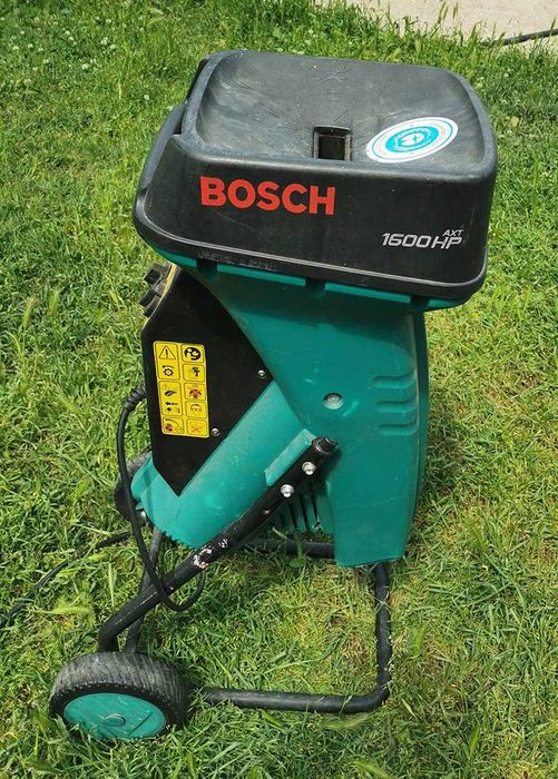 самопридърпваща клонотрошачка дробилка за клони Bosch AXT 1600 HP тиха