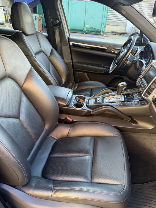 Vind Porsche Cayenne 3.0 tdi an 2016 stare foarte buna euro 6