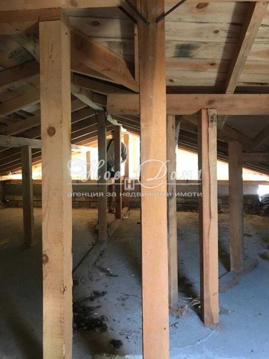 - Четириетажна къща! Само 335 евро на квадратен метър!