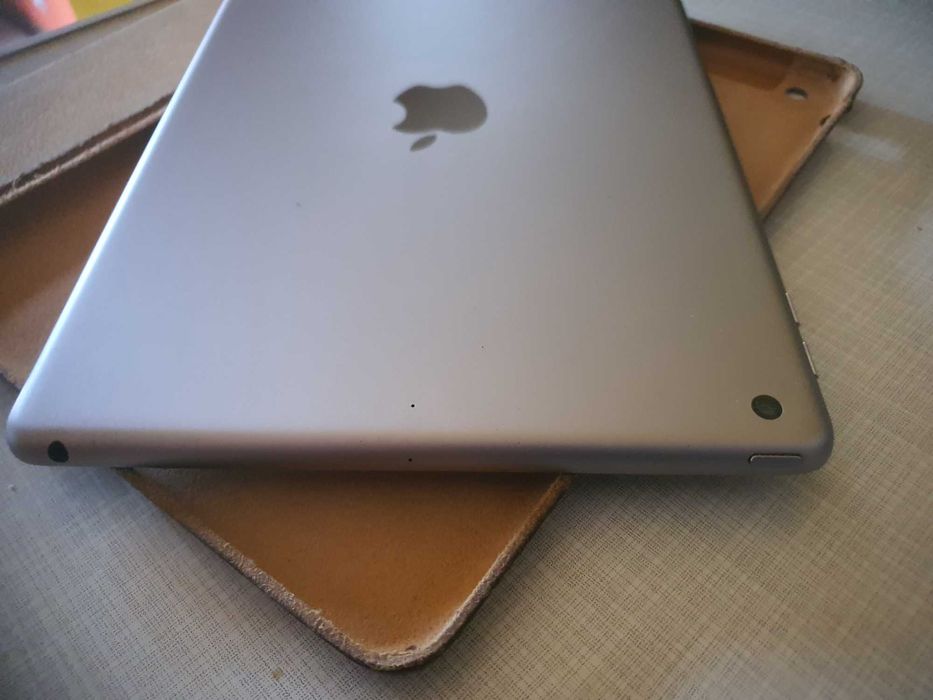 Apple iPad 6 WiFi 32GB 9.7 Model A1893