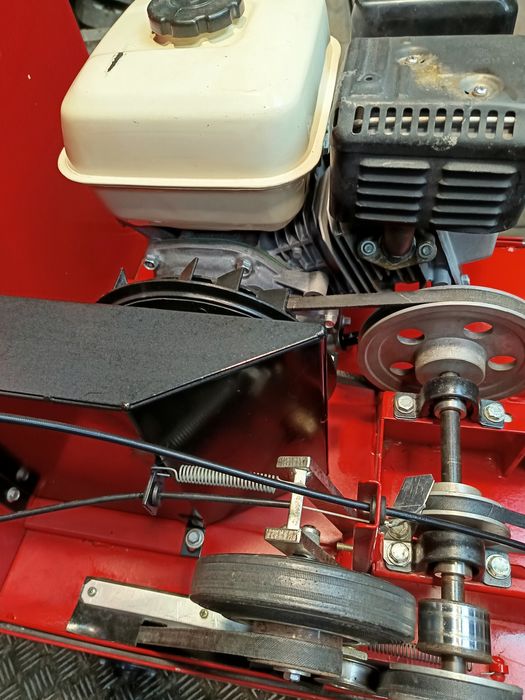 Бензинова метачна машина