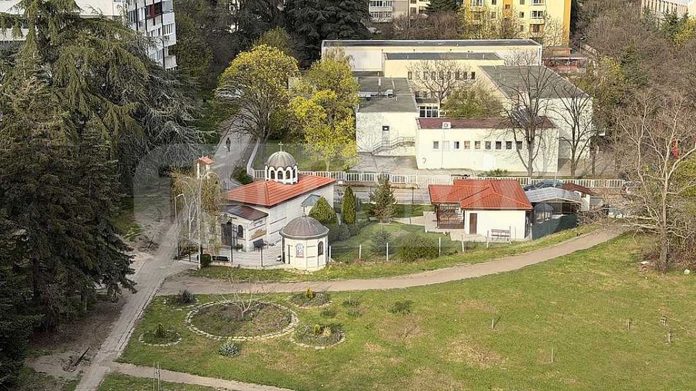 Апартамент с три стаи под наем в квартал Чайка