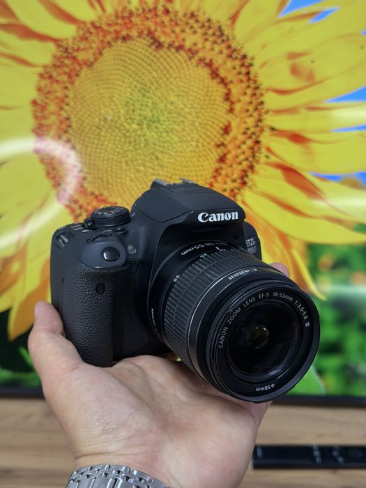 Фотоаппарат Canon EOS 700D