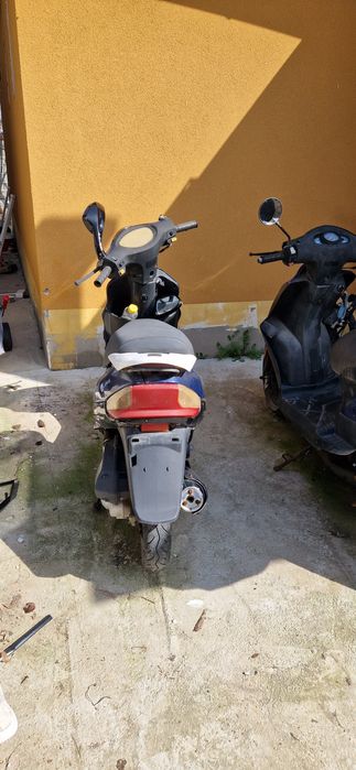 Продавам скутери