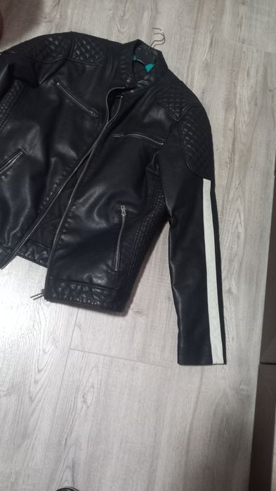 Мъжко кожено яке размер М  якето  е носено един път, без забележки.