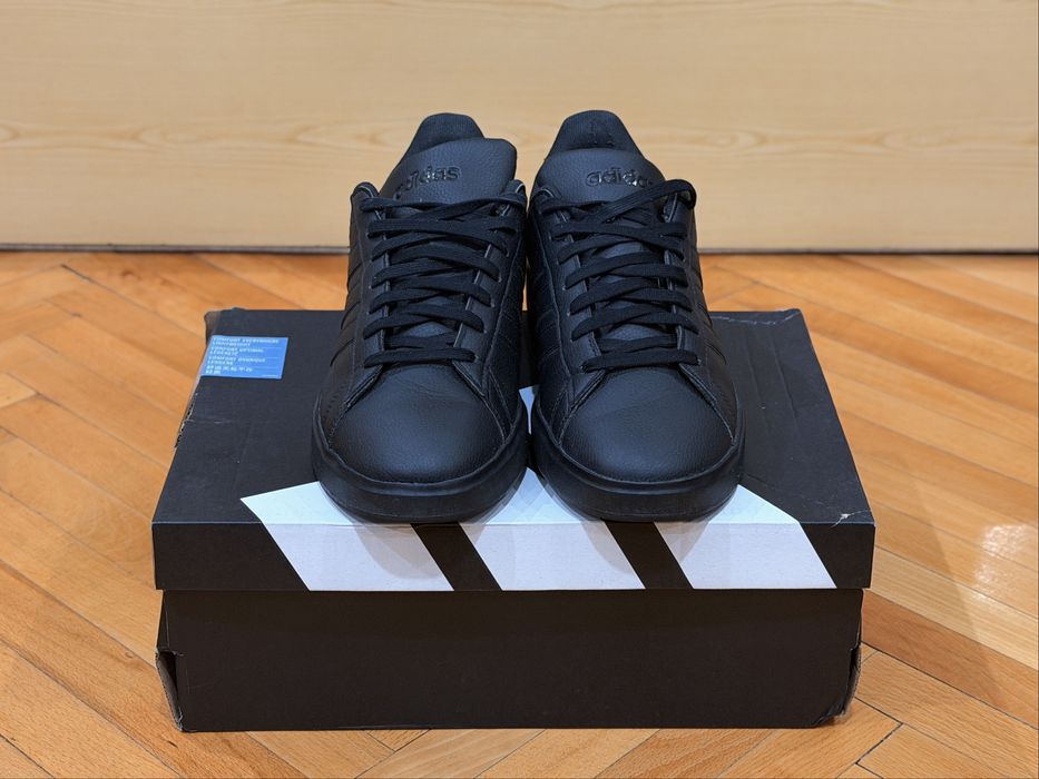 Мъжки обувки Adidas номер 42