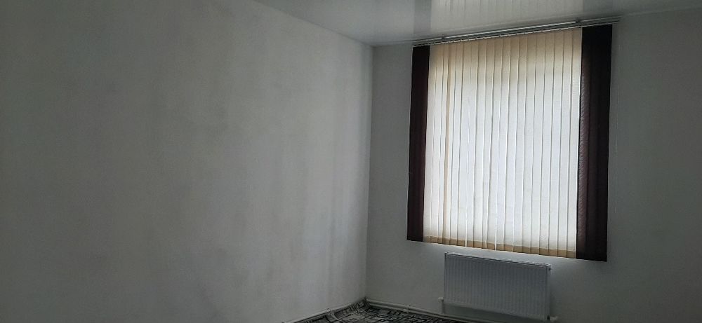 Romitan tumani markazida samiy bazarni yonida 3 xonali kvartira ijarag