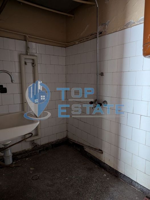 Тристаен тухлен апартамент в центъра на град Стражица