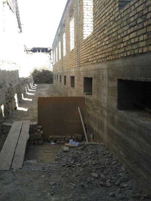 14 sotix uchastkasi, Samarqand Registondan atigi 1 km. Tezda sotiladi.