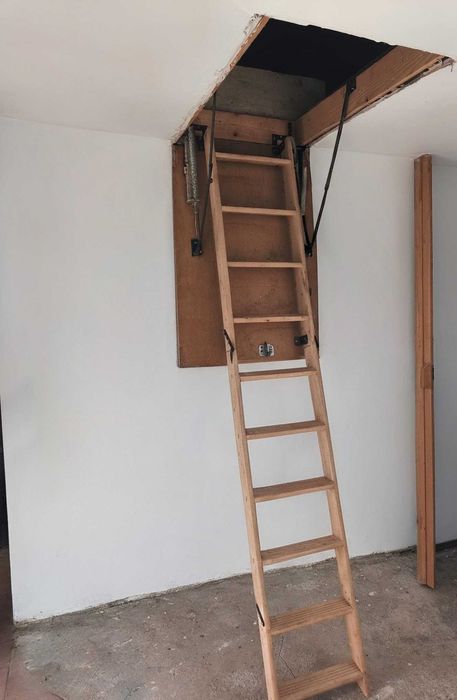 Vând casă în localitatea Husia, judetul Sălaj
