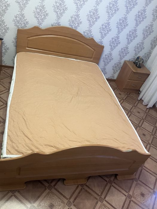 Кровать с матрасом