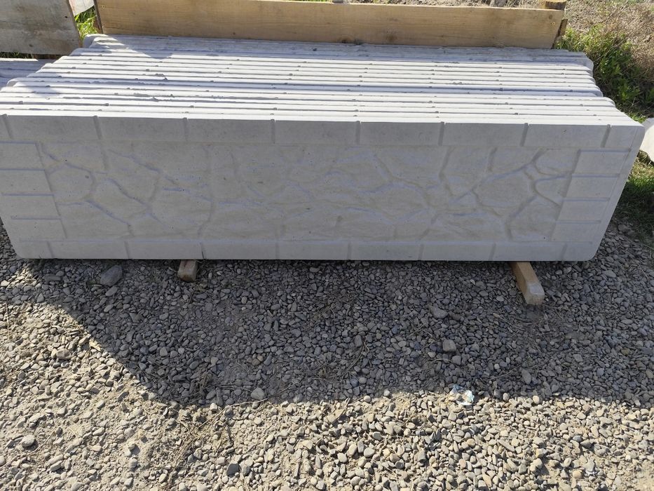 Gard din beton vibrat și aditivat