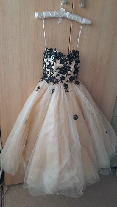 Предлагам Бални рокли