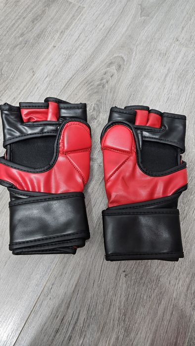 Продам перчатки для кикбоксига