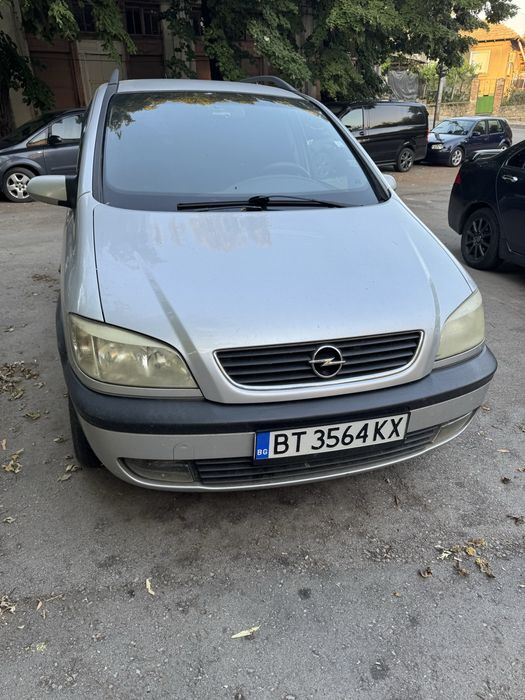 Продавам Опел Зафира