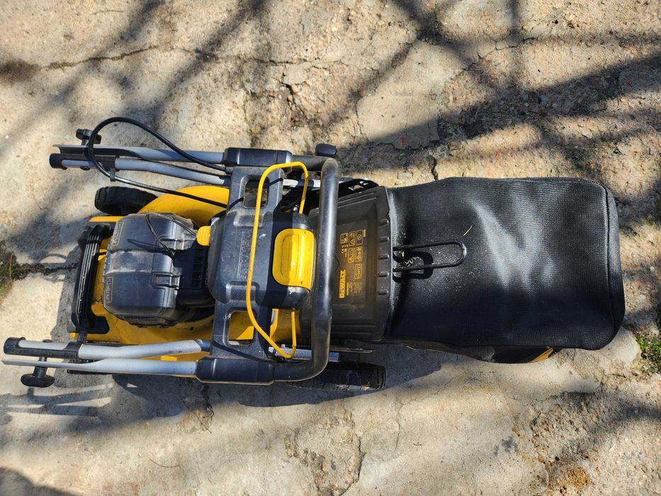 DEWALT Акумулаторна косачка DCMW564N, 2x18 V, 48 см, без батерия и зар