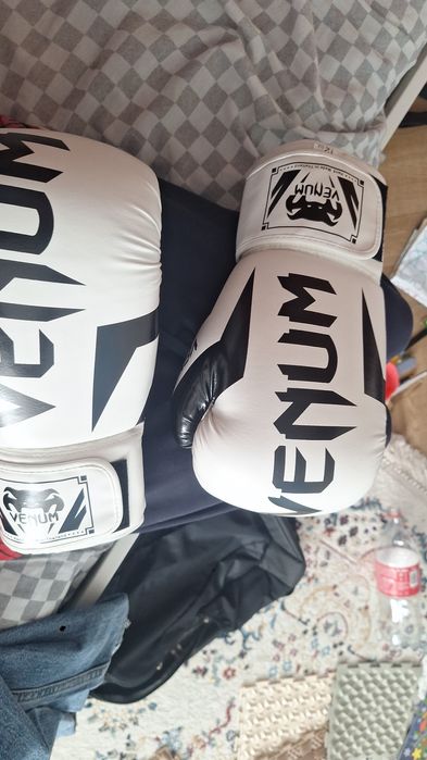 Боксёрские перчатки